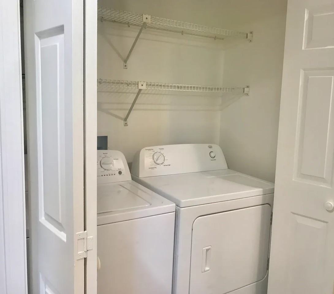 232 Hillsboro Pl - Photo 4 of 27