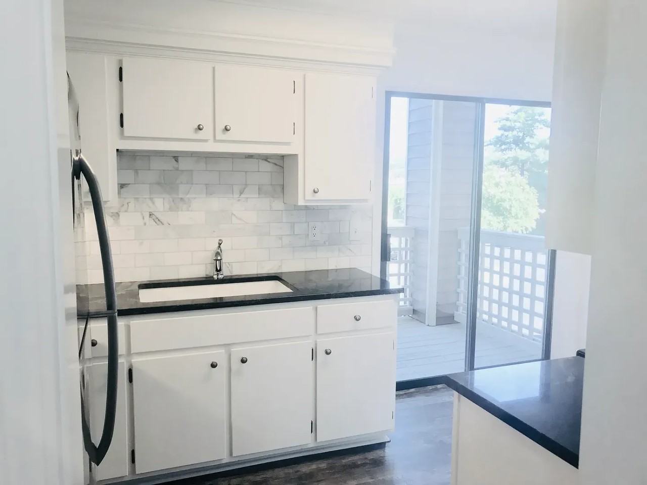 232 Hillsboro Pl - Photo 6 of 27