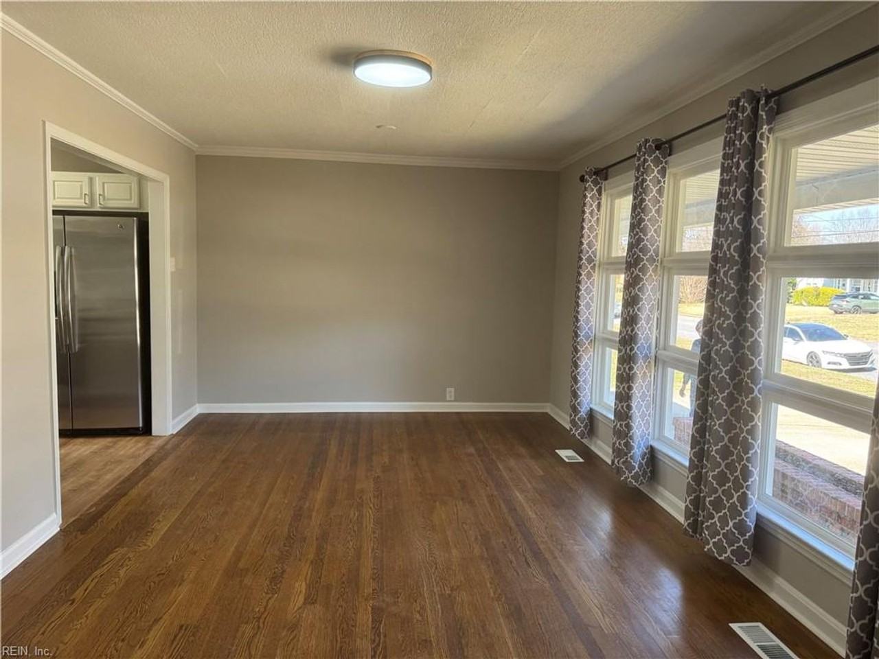 38 Eastmoreland Dr - Photo 2 of 17