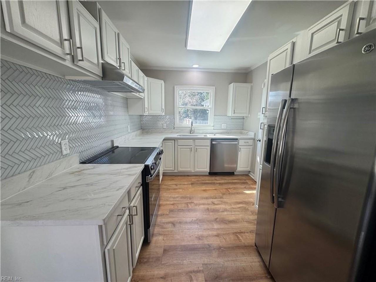38 Eastmoreland Dr - Photo 3 of 17