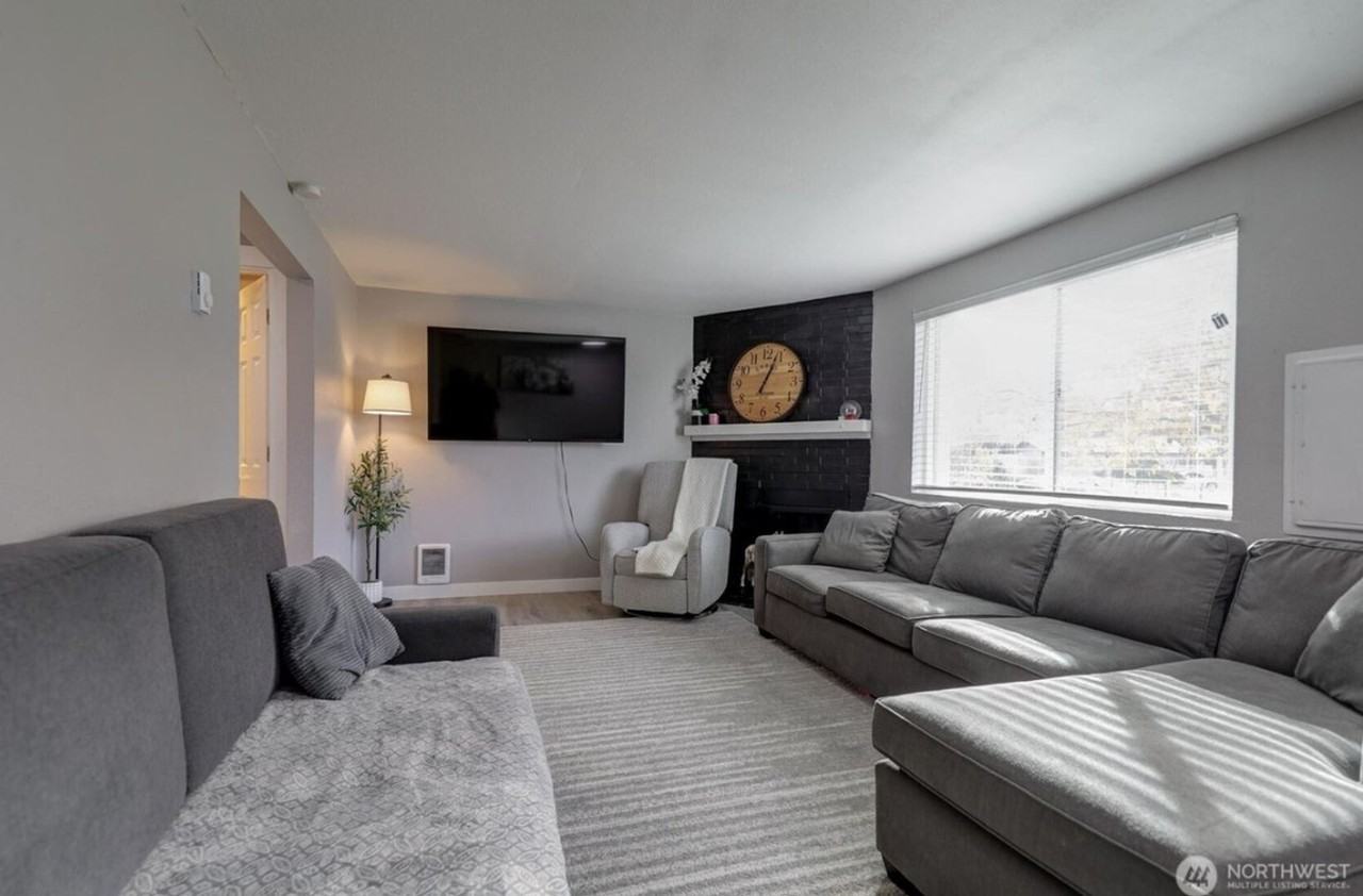 10615 10615 10617 10th Ave Ct S - Photo 2 of 18