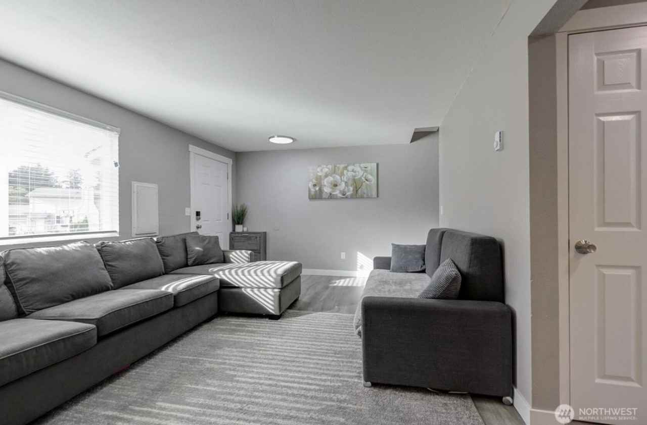 10615 10615 10617 10th Ave Ct S - Photo 3 of 18