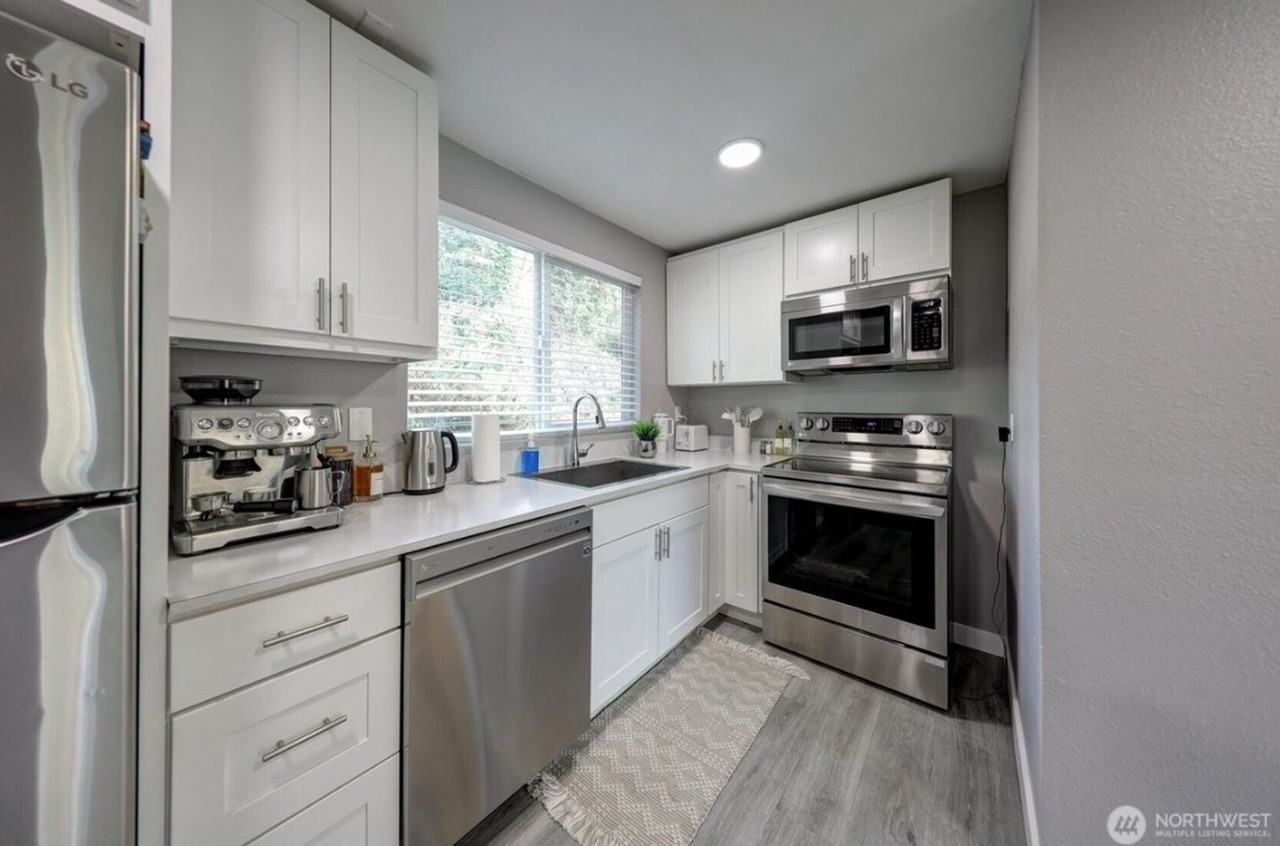 10615 10615 10617 10th Ave Ct S - Photo 7 of 18