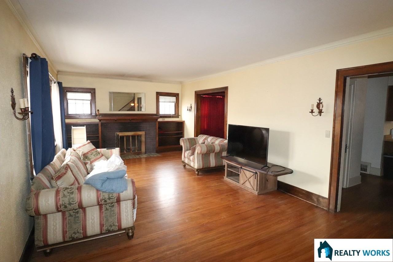 1616 B St - Photo 2 of 17