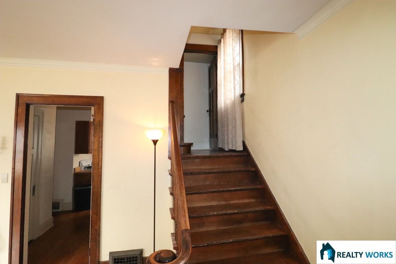 1616 B St - Photo 3 of 17