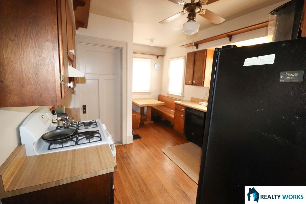 1616 B St - Photo 4 of 17