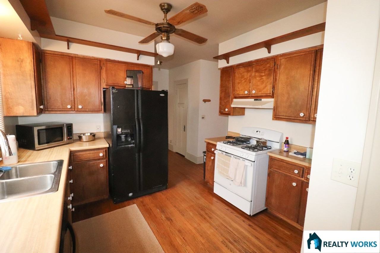 1616 B St - Photo 5 of 17