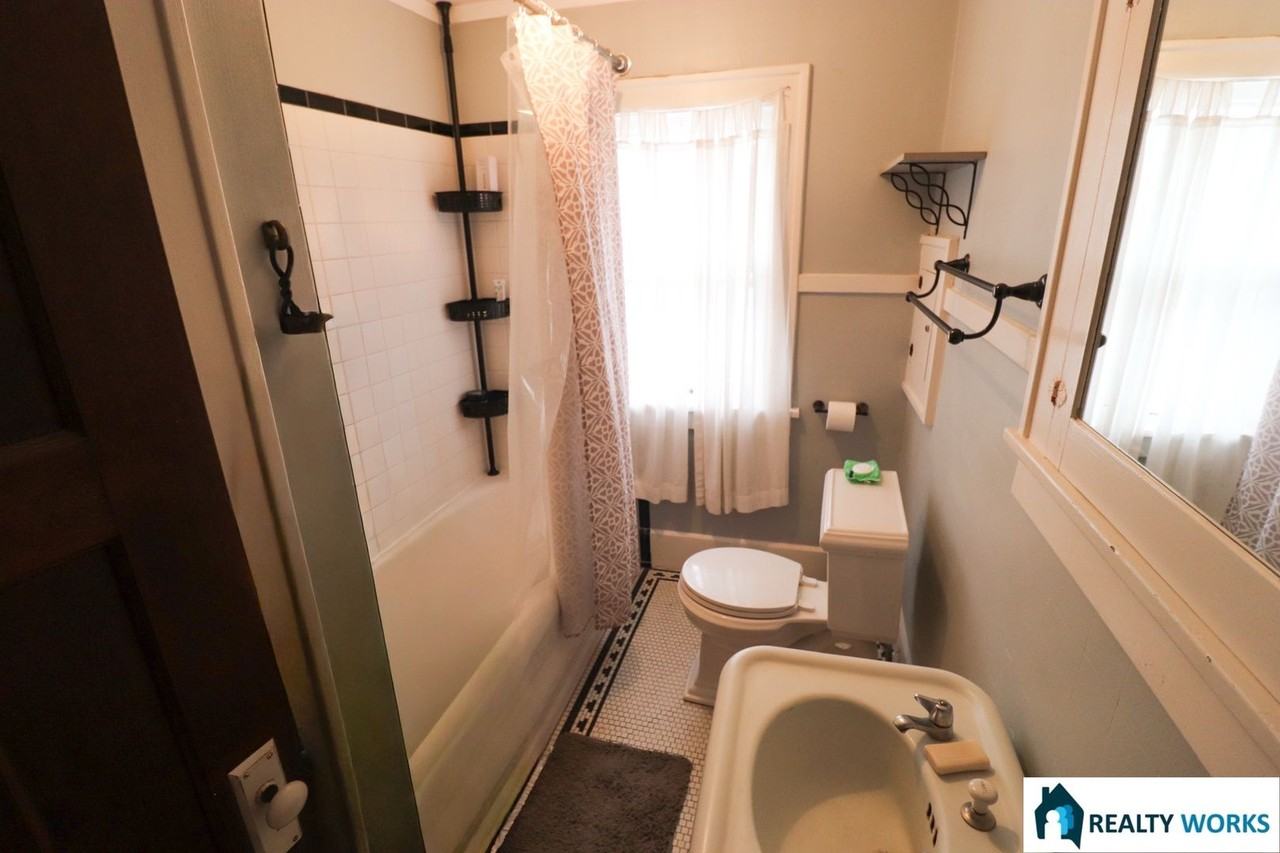 1616 B St - Photo 6 of 17