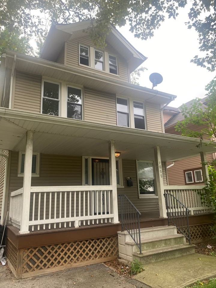 9808 Parmelee Ave - Photo 6 of 7