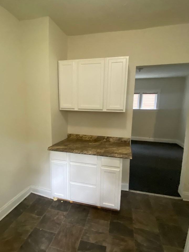9808 Parmelee Ave - Photo 7 of 7