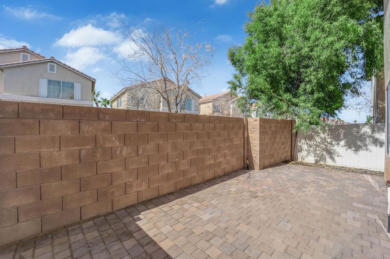 7330 Phlox Rd - Photo 2 of 19