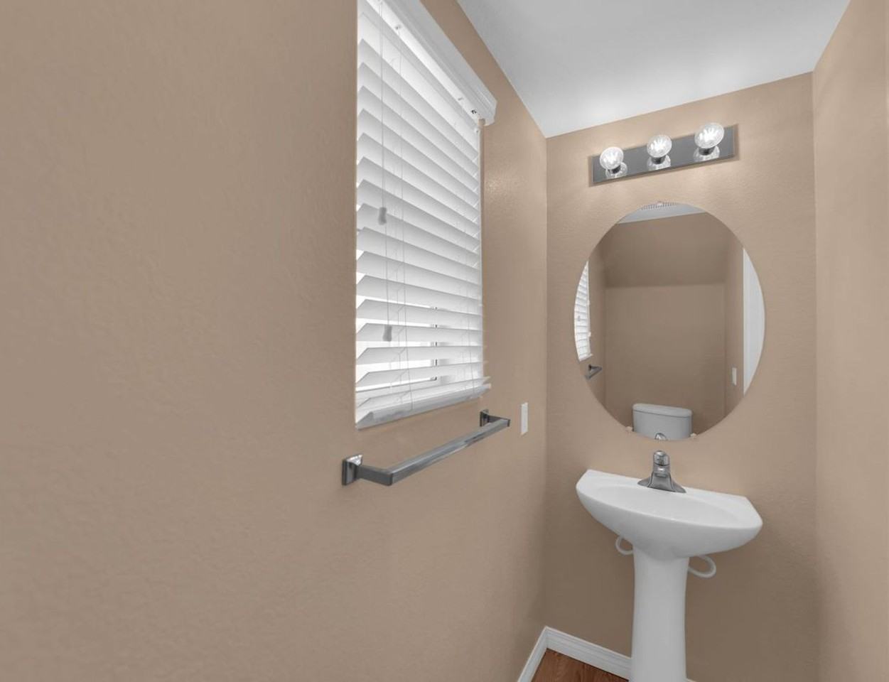 7330 Phlox Rd - Photo 5 of 19