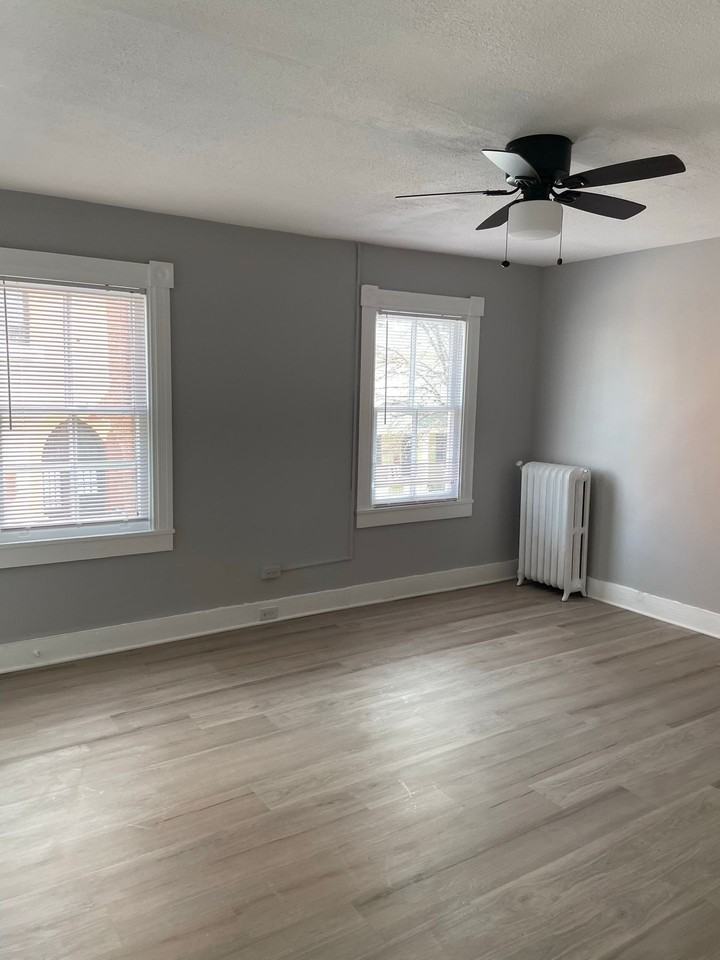 Small pets are welcome with an additional deposit and monthly pet rent. - Photo 3 of 24