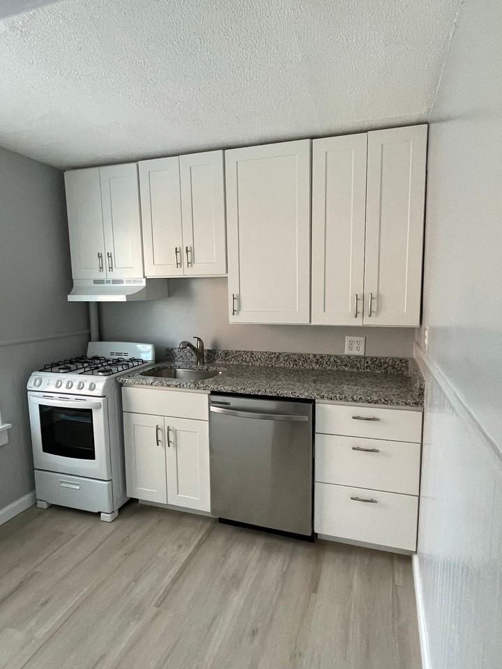 Small pets are welcome with an additional deposit and monthly pet rent. - Photo 4 of 24