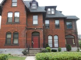 featured image of 747 W 4th St