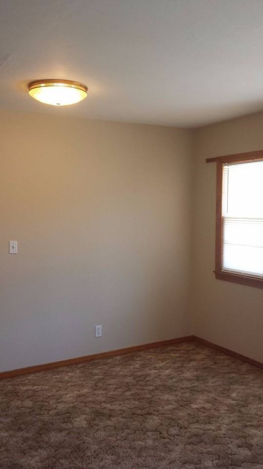 1021 Mckinley St - Photo 5 of 12