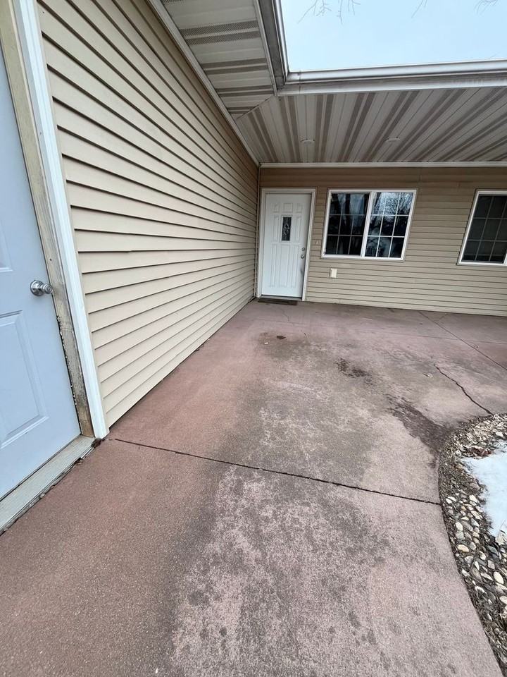 211 N Cherry St - Photo 2 of 19