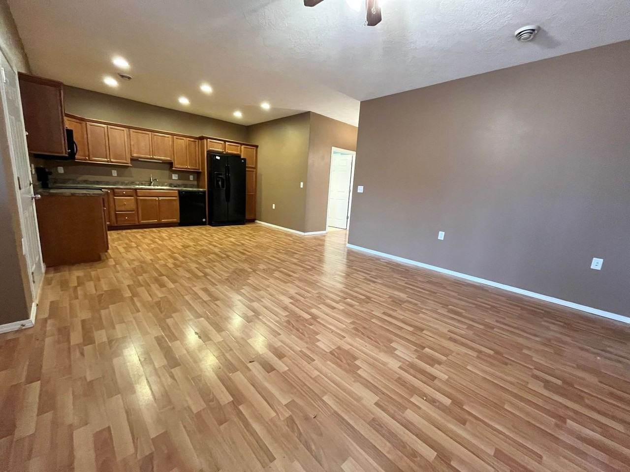 211 N Cherry St - Photo 3 of 19