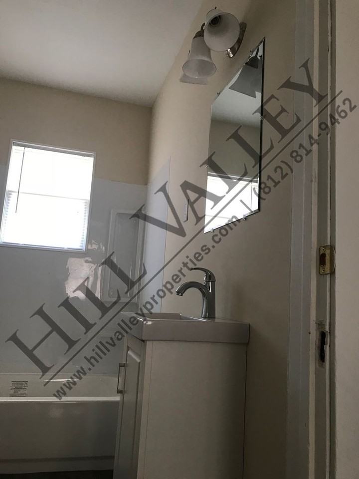 1719 College Ave - Photo 5 of 10