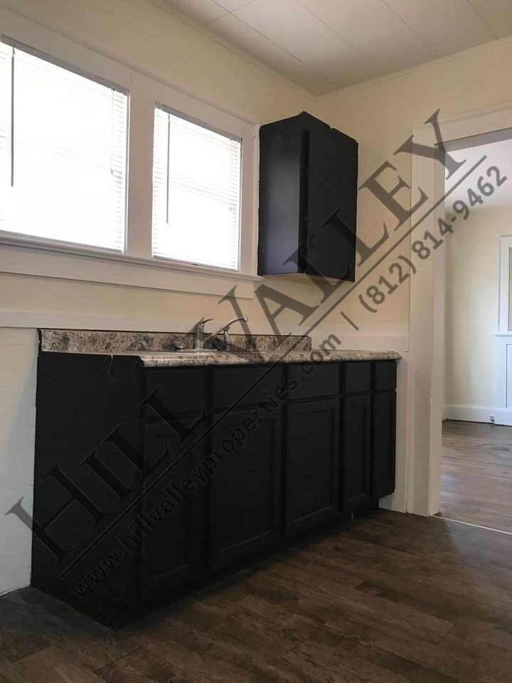 1719 College Ave - Photo 7 of 10