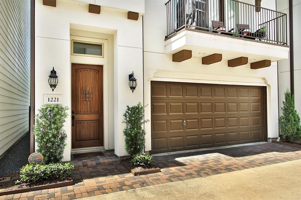 1221 Bonner St - Photo 2 of 34