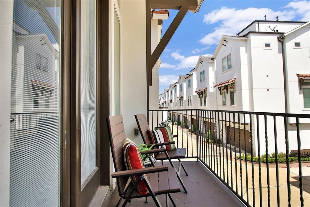 1221 Bonner St - Photo 5 of 34