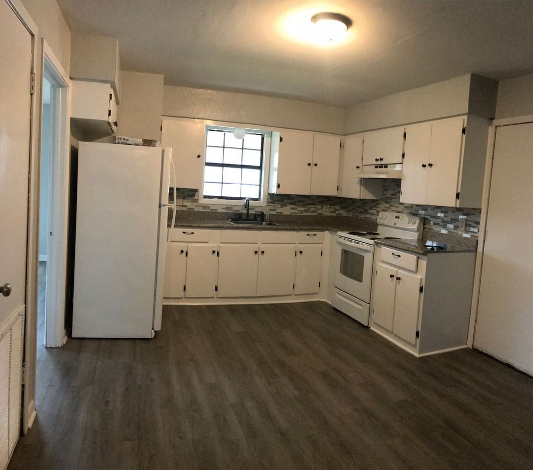 304 Latin Dr - Photo 7 of 24