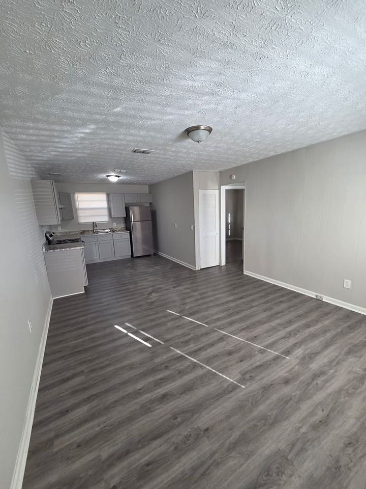 1713 Cesery Blvd - Photo 2 of 7