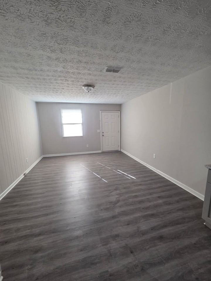 1713 Cesery Blvd - Photo 3 of 7