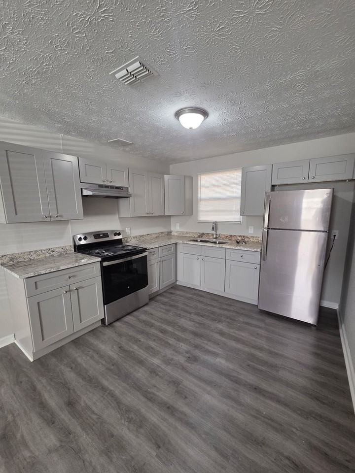 1713 Cesery Blvd - Photo 4 of 7