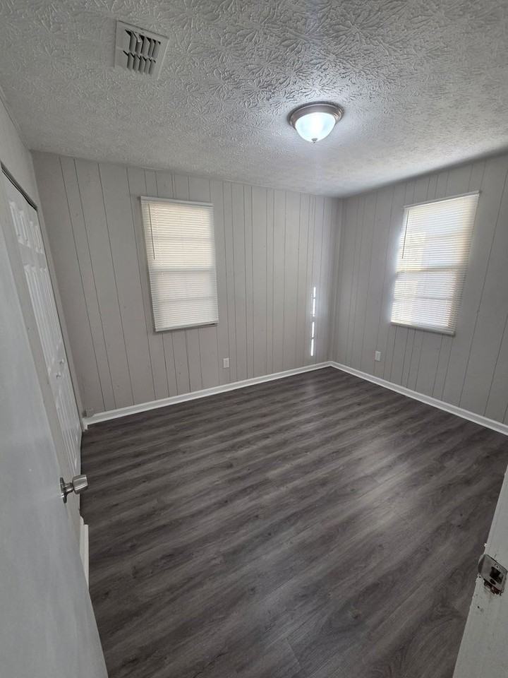 1713 Cesery Blvd - Photo 5 of 7