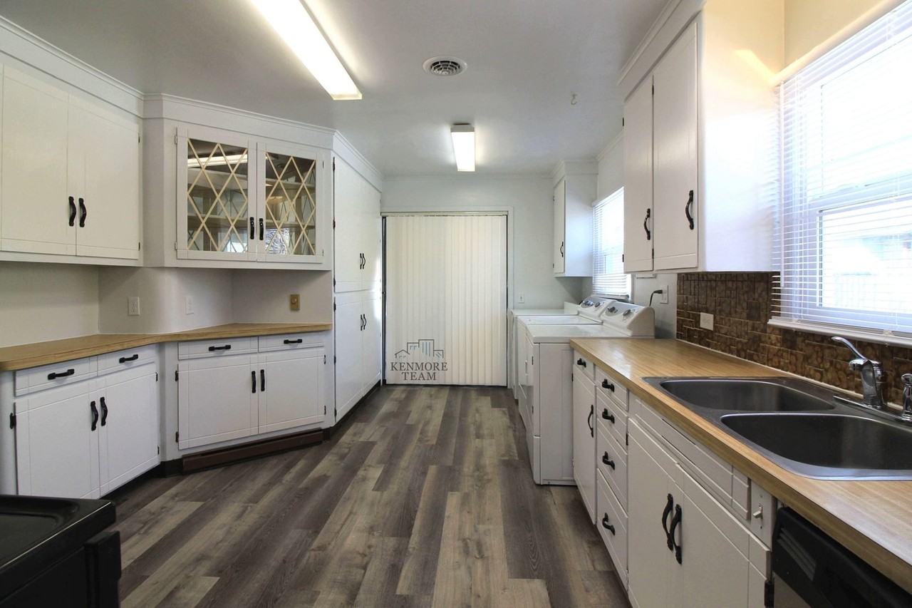 700 Adams St - Photo 2 of 9