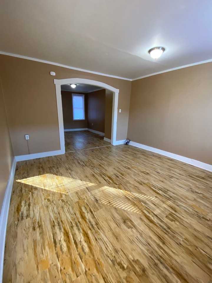 514 Woodward St - Photo 3 of 20