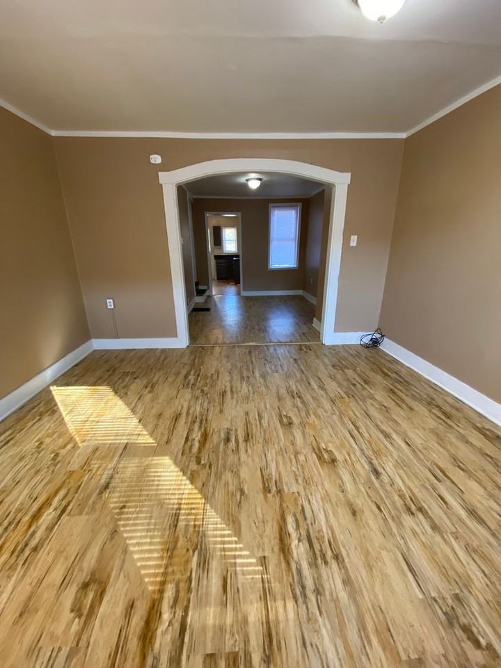 514 Woodward St - Photo 4 of 20