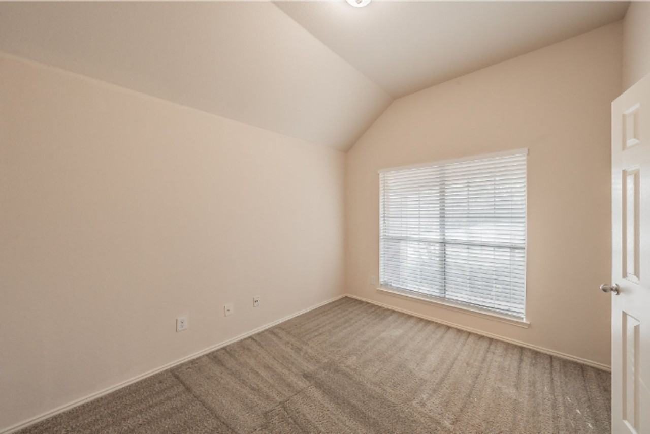 9916 Channing Rd - Photo 4 of 38