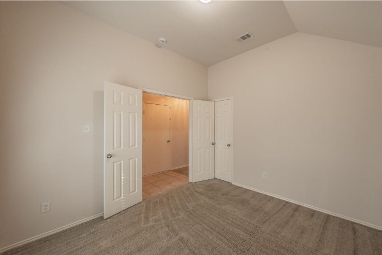 9916 Channing Rd - Photo 6 of 38