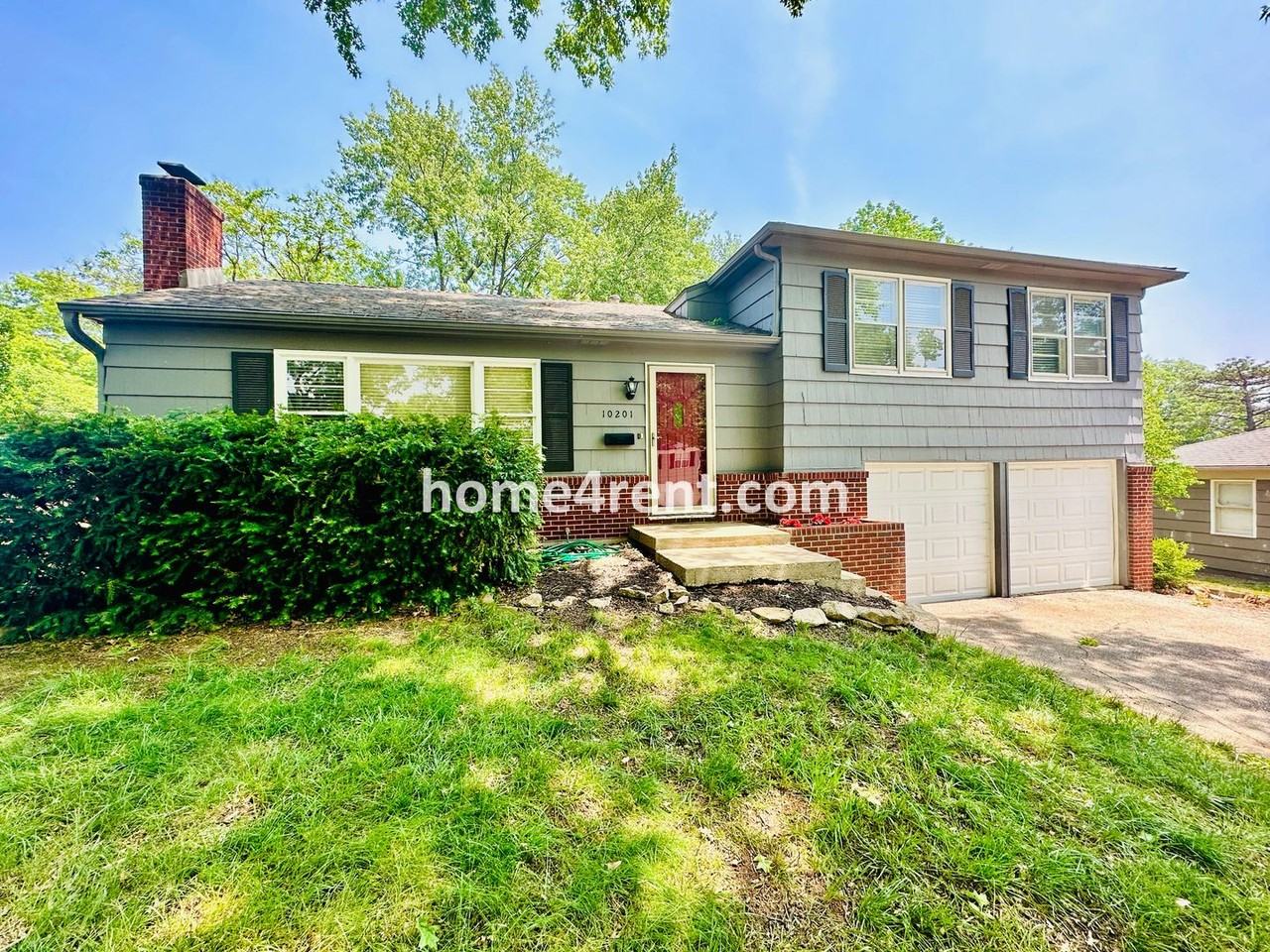 10201 Reeds Dr - Photo 2 of 44