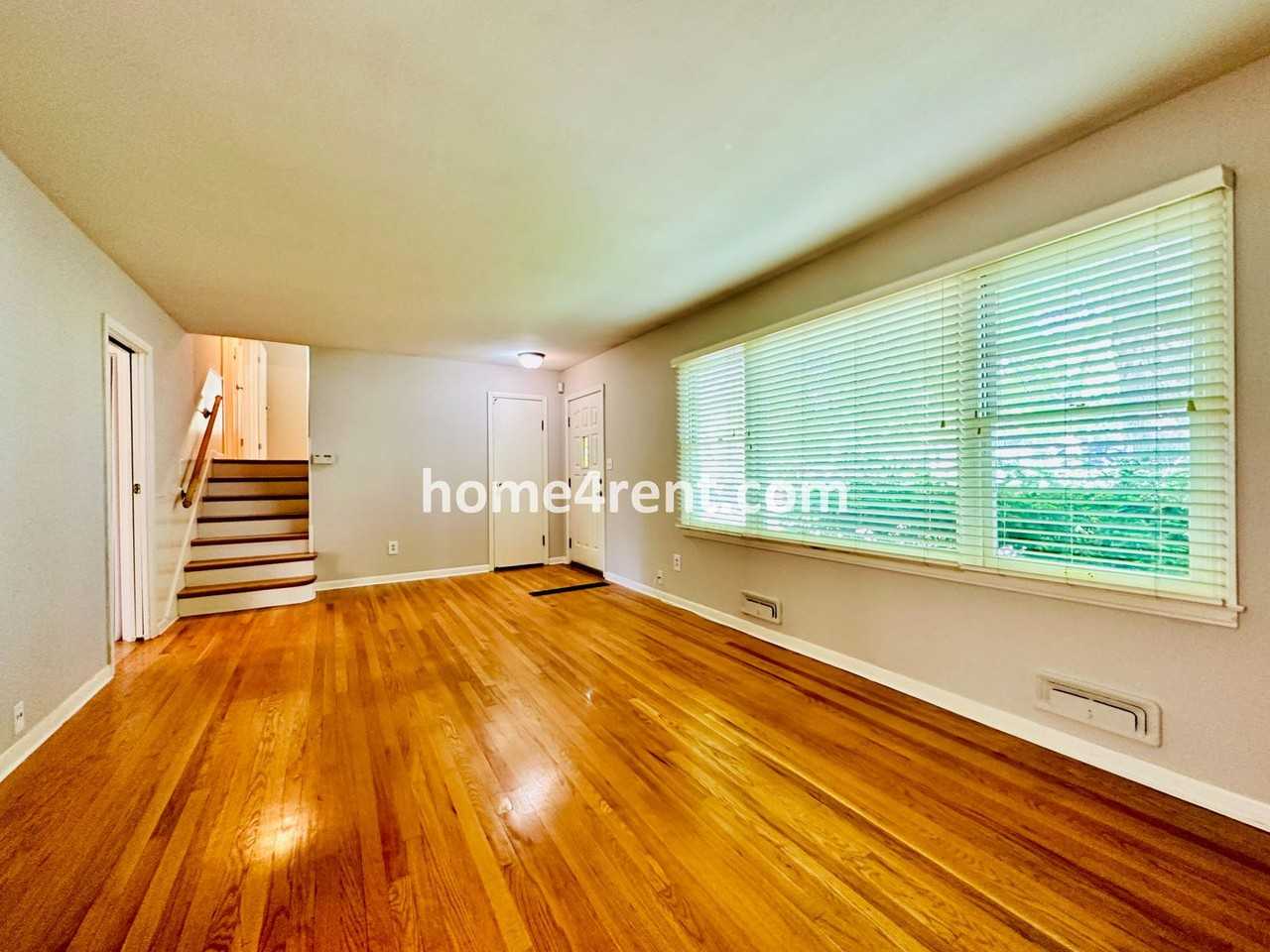 10201 Reeds Dr - Photo 4 of 44