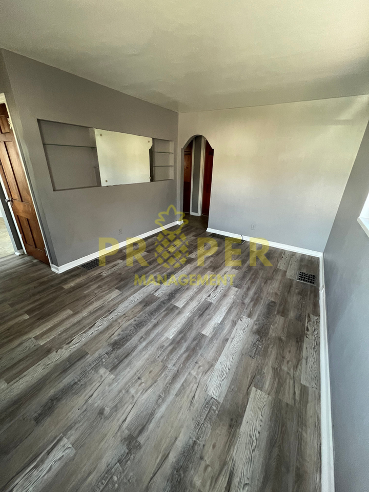 408 Sandhurst Dr - Photo 3 of 8