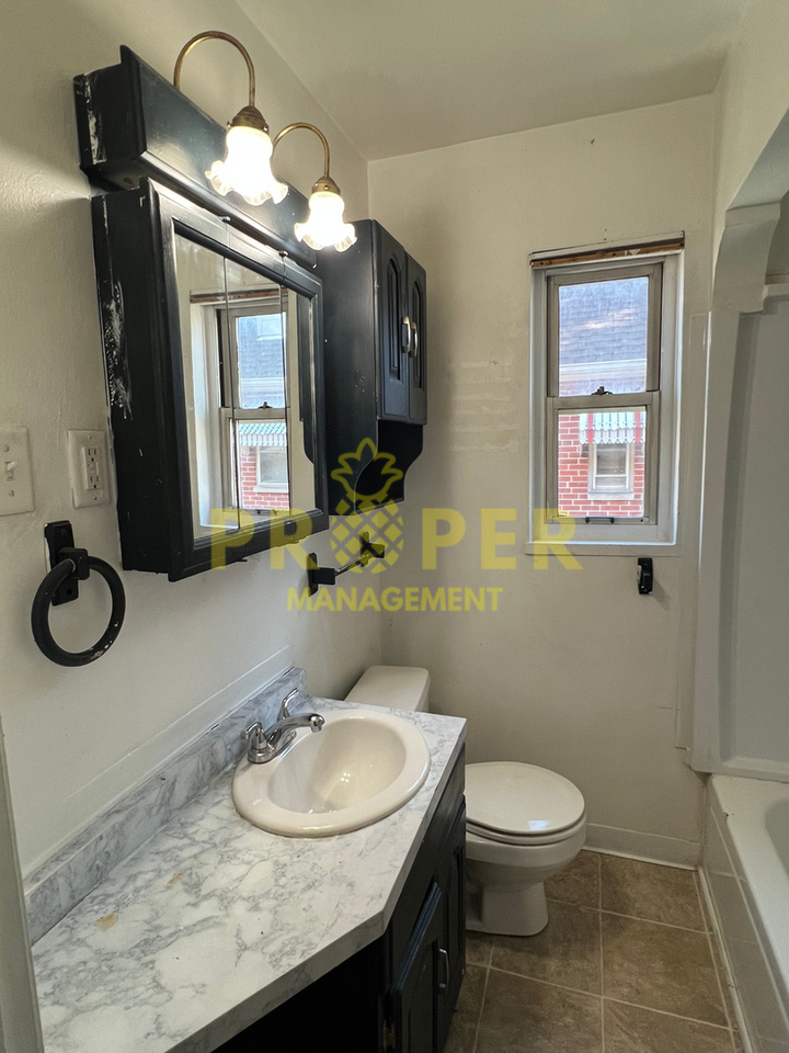 408 Sandhurst Dr - Photo 4 of 8