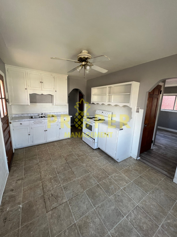 408 Sandhurst Dr - Photo 5 of 8