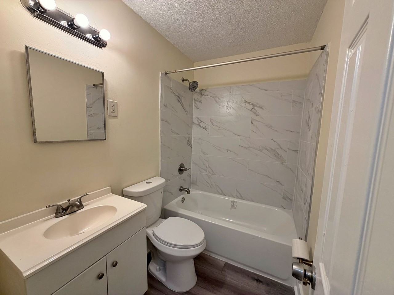 684 Lipford St - Photo 6 of 9