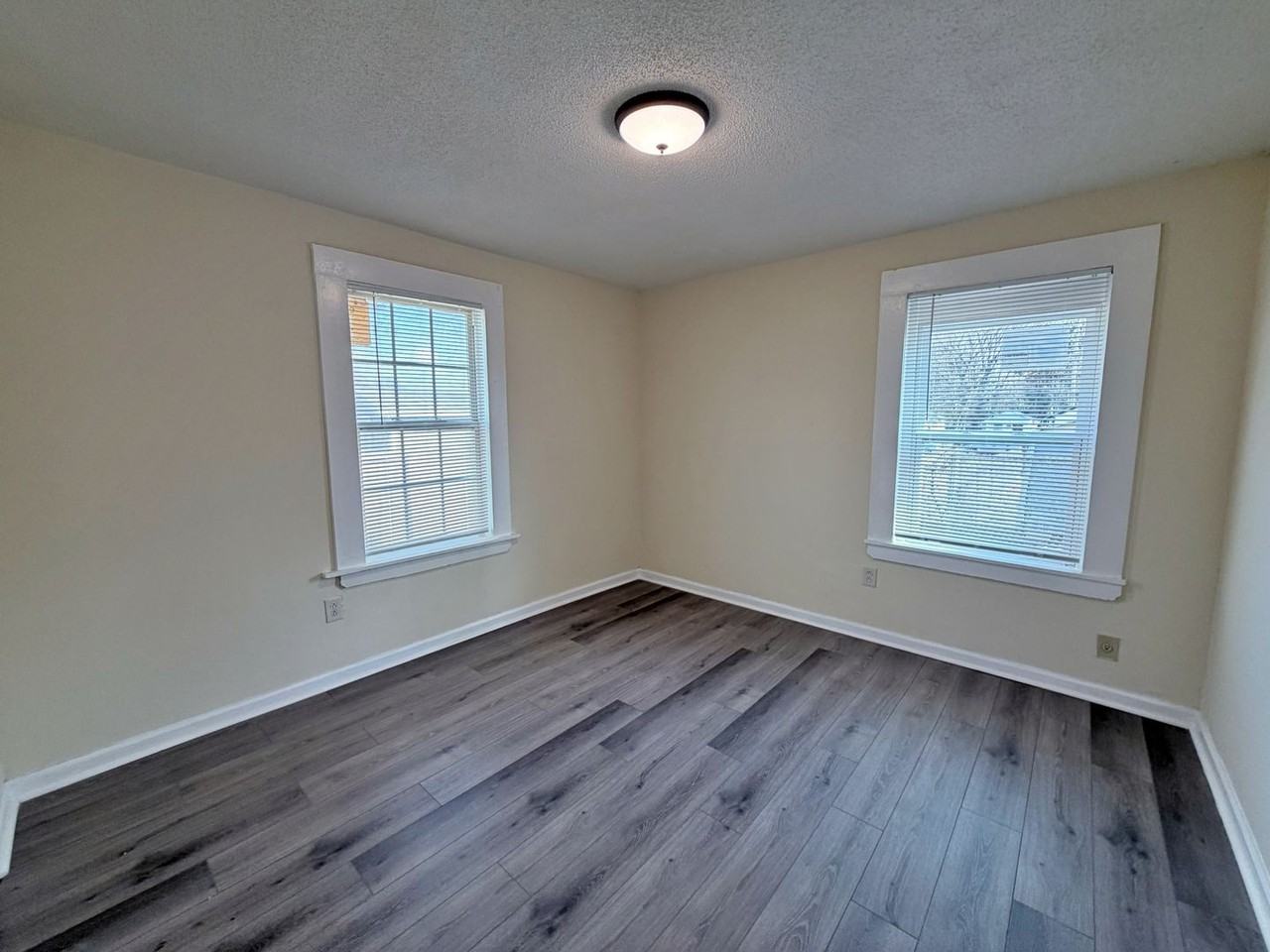 684 Lipford St - Photo 7 of 9