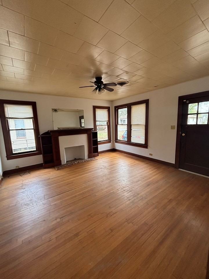 3257 Wagner St - Photo 2 of 8