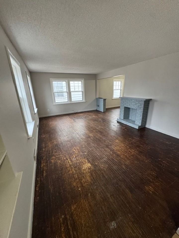 3329 Robinwood Dr - Photo 3 of 10