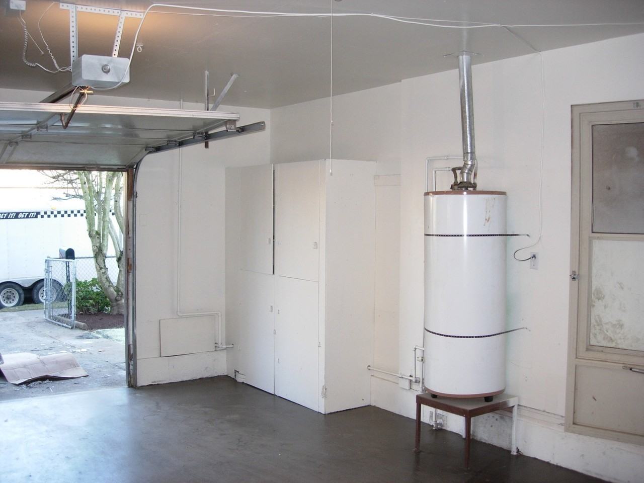 9810 N Syracuse St - Photo 3 of 13