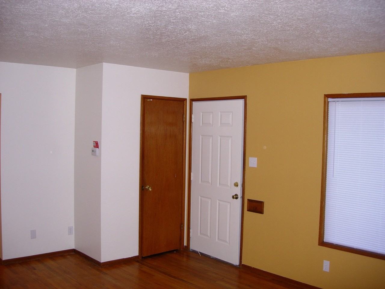 9810 N Syracuse St - Photo 7 of 13