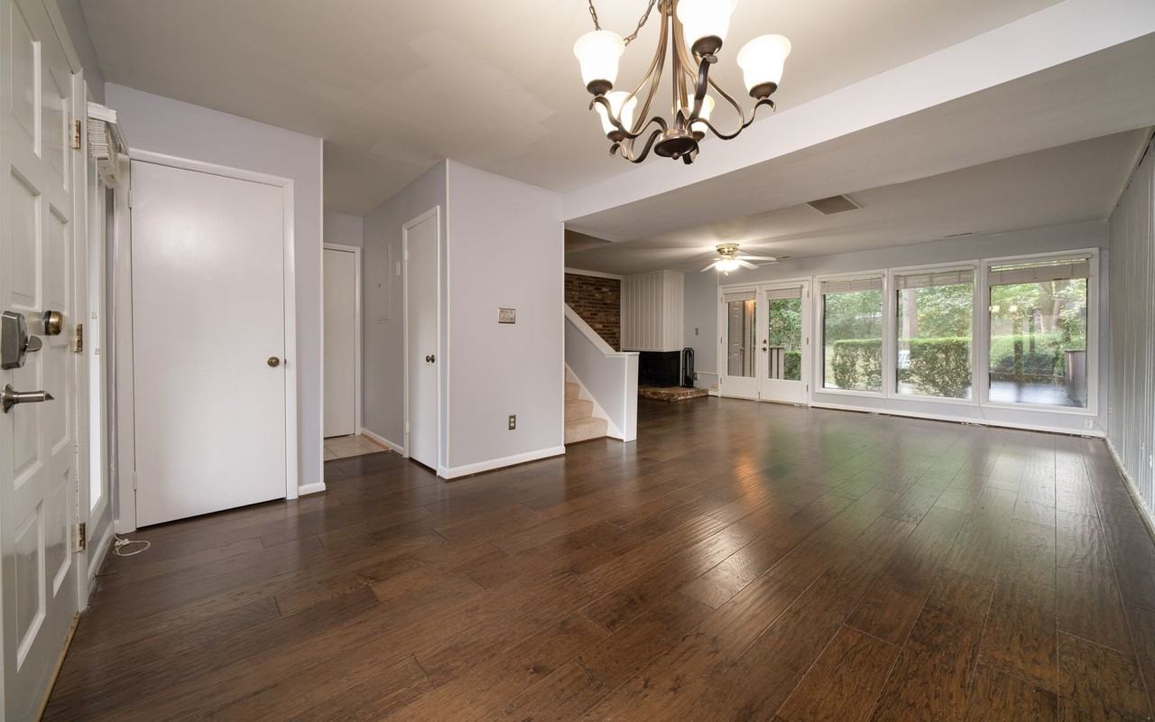 804 Oak Tree Dr - Photo 2 of 12