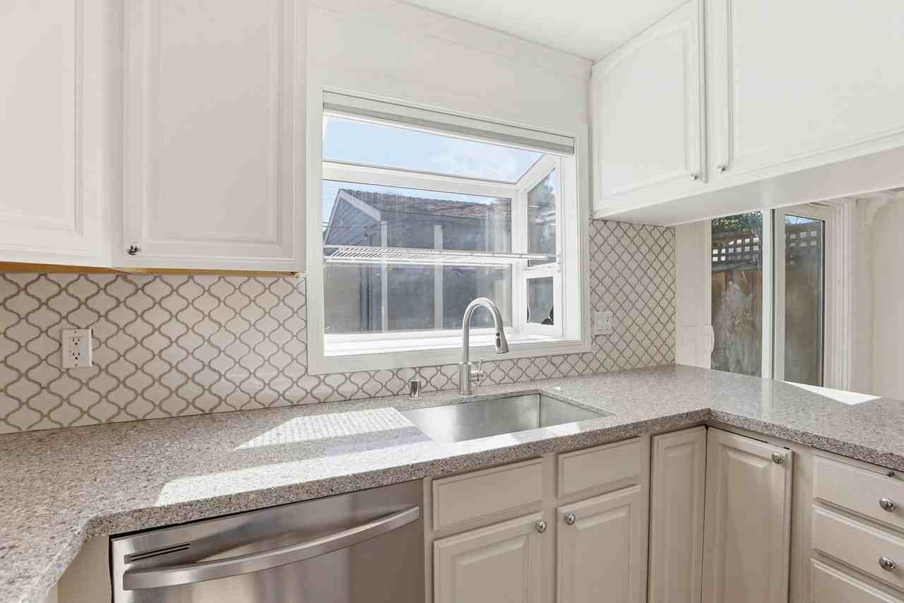 571 Sycamore Cir - Photo 2 of 26