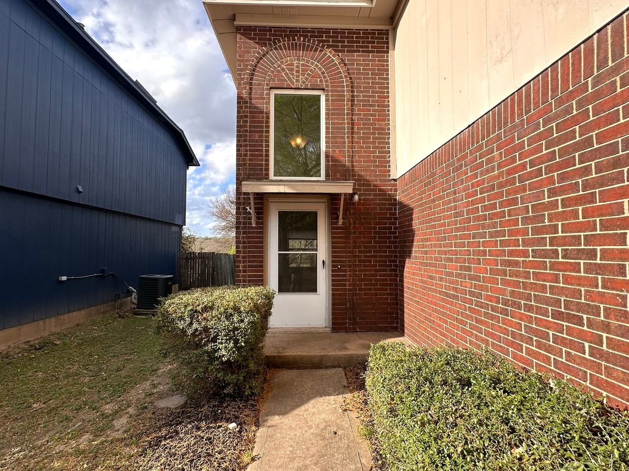 8604 Piney Creek Bnd - Photo 4 of 28